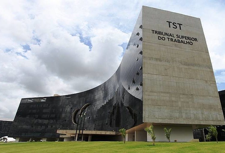 Reforma trabalhista tornou a Justiça do Trabalho mais onerosa para quem mais precisa dela, segundo juíza