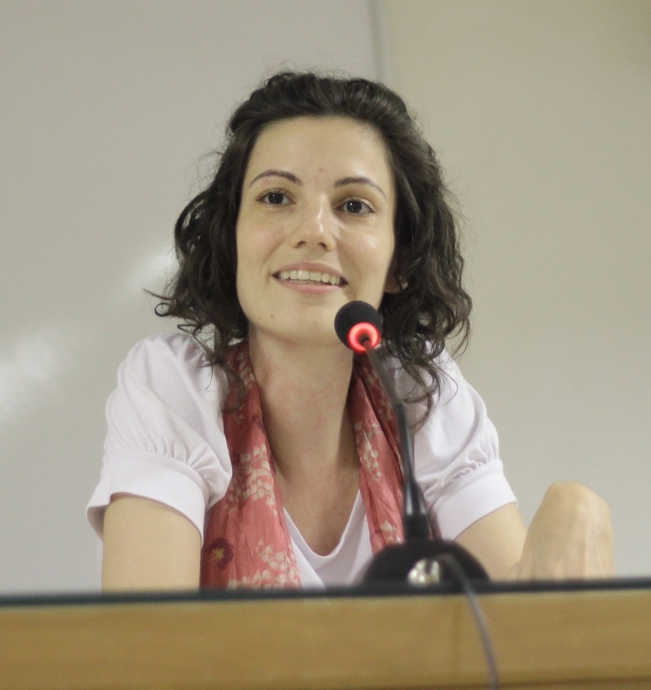 Maíra Kubík Mano