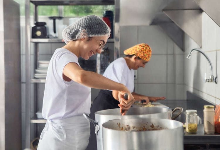Programa Ceará Sem Fome completa 2 anos, e refeições diárias vão chegar a 150 mil neste ano