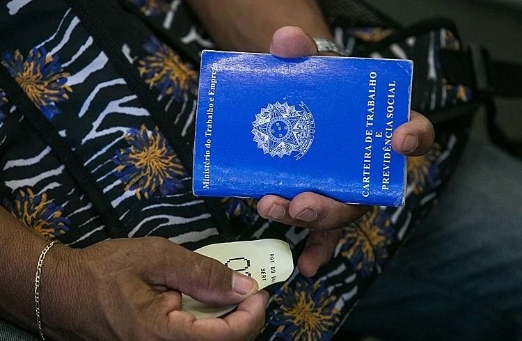 Saúde mental e trabalho: quem pensa nas mulheres negras?