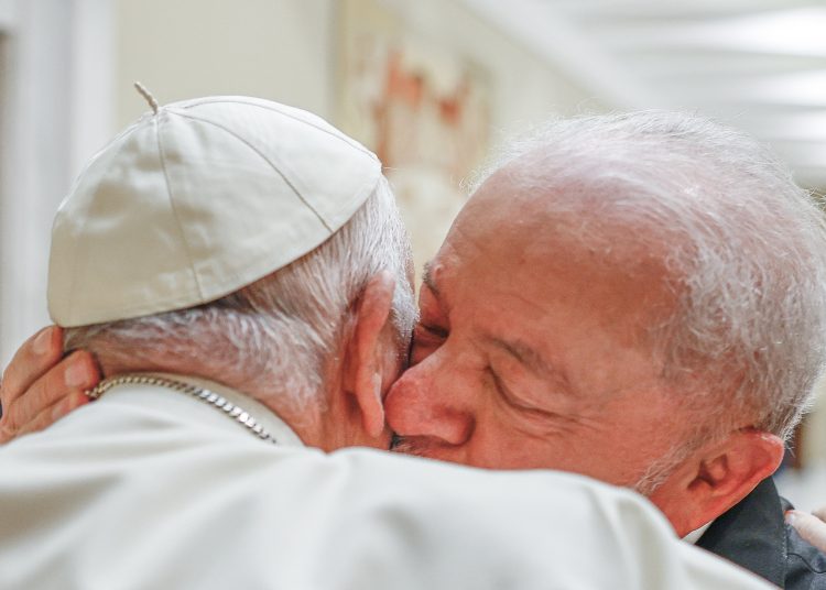 Lula adia visita ao Paraná para comparecer ao funeral do Papa Francisco