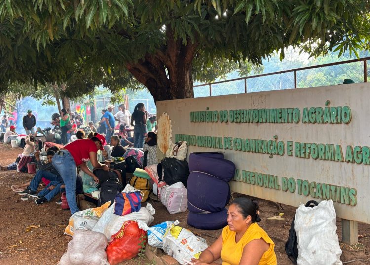 MST ocupa frente do Incra em Palmas (TO) contra violência policial e por reforma agrária