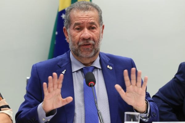 Lupi pede para sair; ministro da Previdência deixa governo em meio denúncias de desvios no INSS