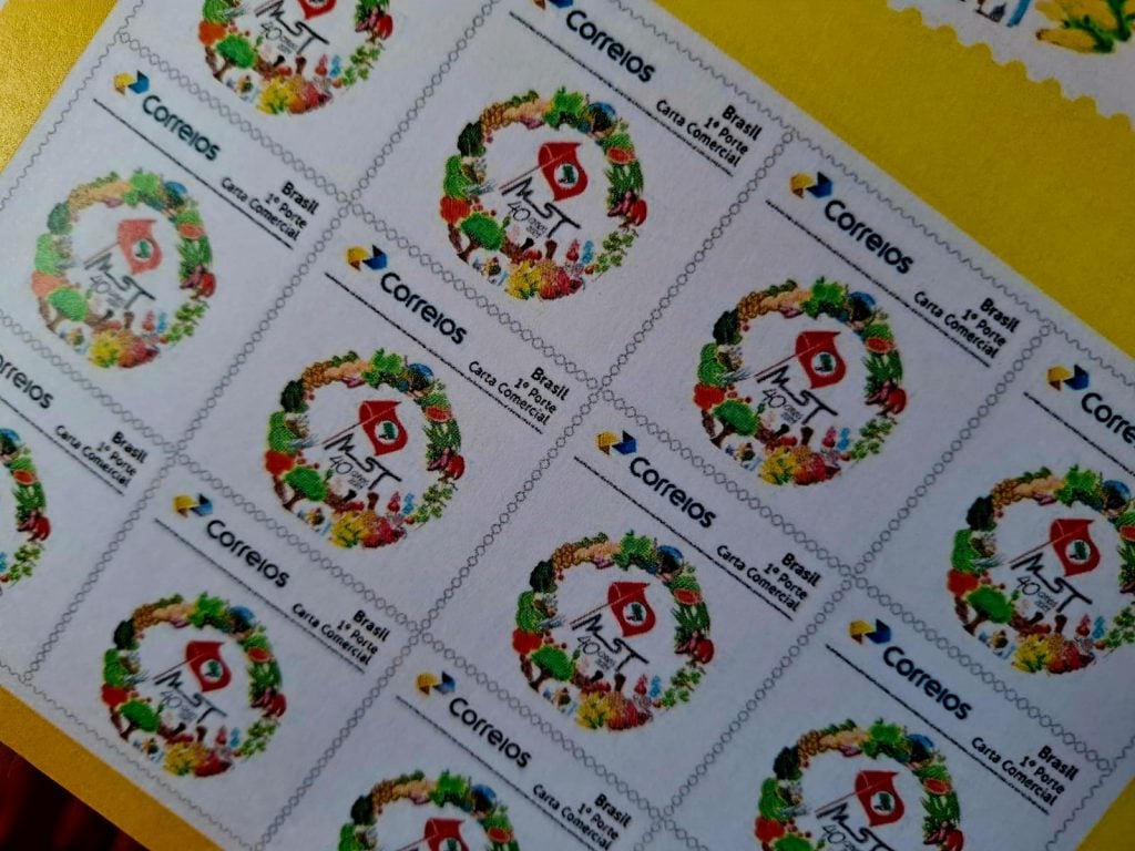 Selos dos Correios em parceria com MST homenageiam 40 anos do movimento