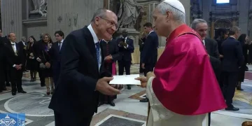 Novo papa condena economia que 'marginaliza pobres'; Alckmin o convida à COP30