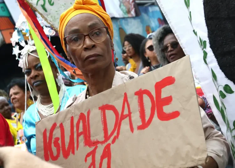 Quase 85% da população preta no Brasil afirma ter sofrido discriminação racial