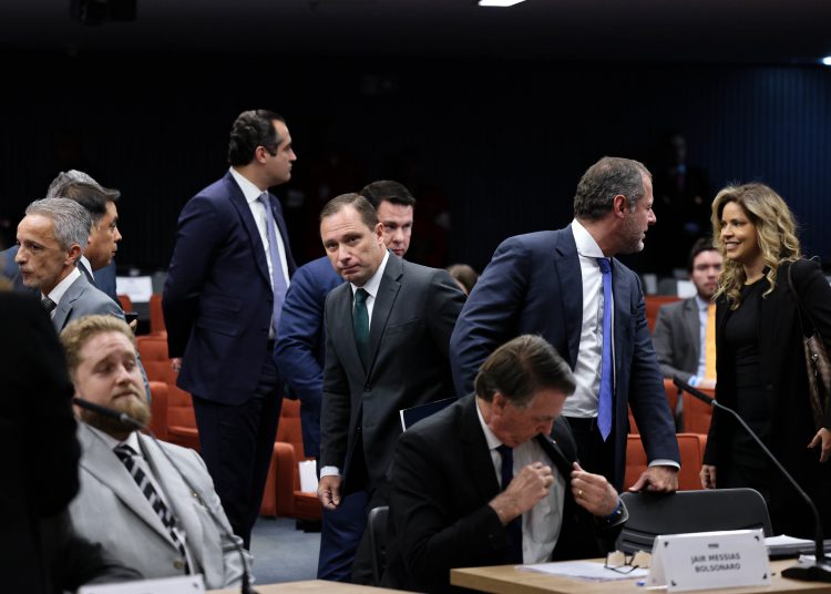 Na presença de Bolsonaro, Mauro Cid confirma detalhes do plano de golpe a Alexandre de Moraes