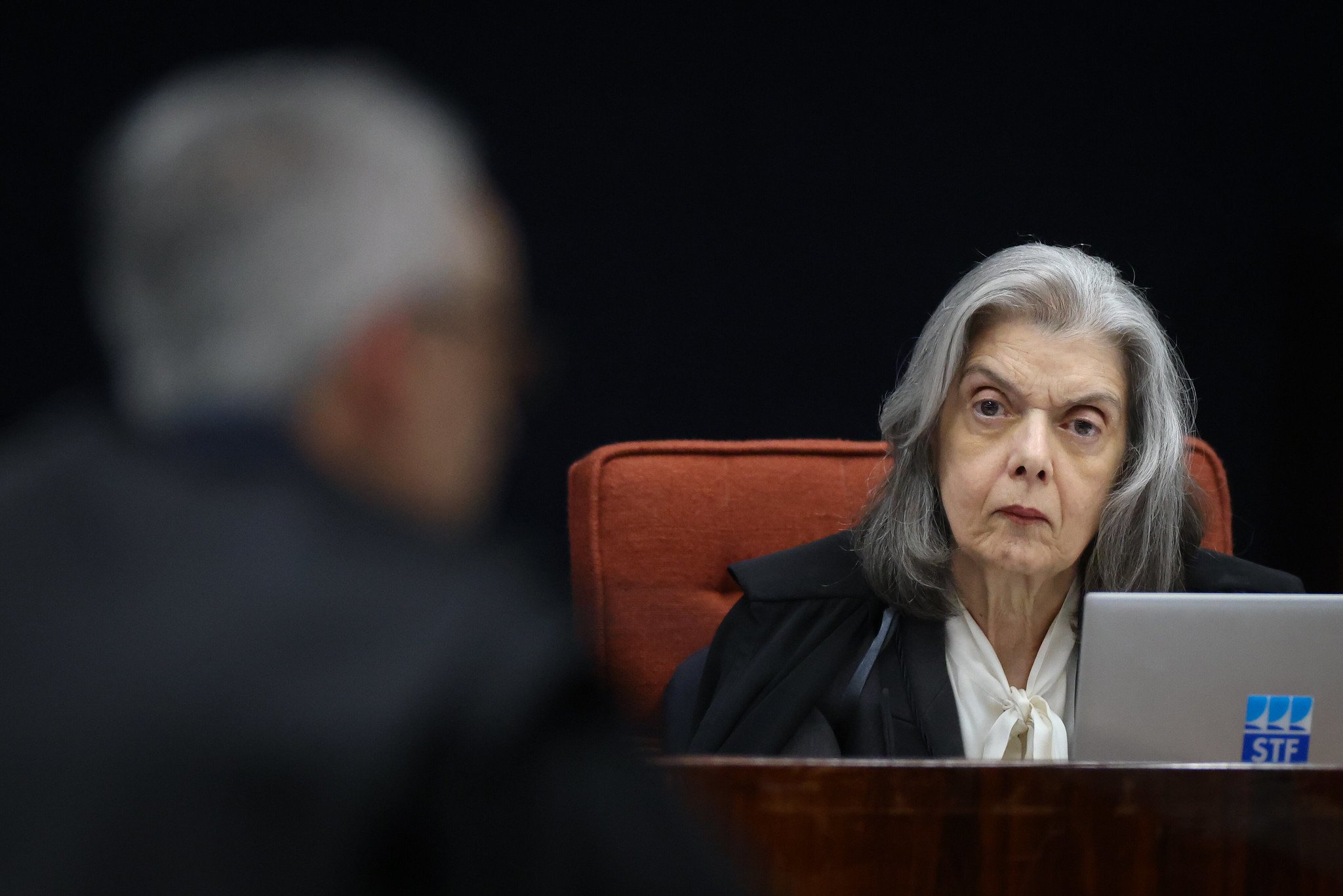 Carmen Lúcia vota e forma maioria para condenar Jair Bolsonaro pela trama golpista
