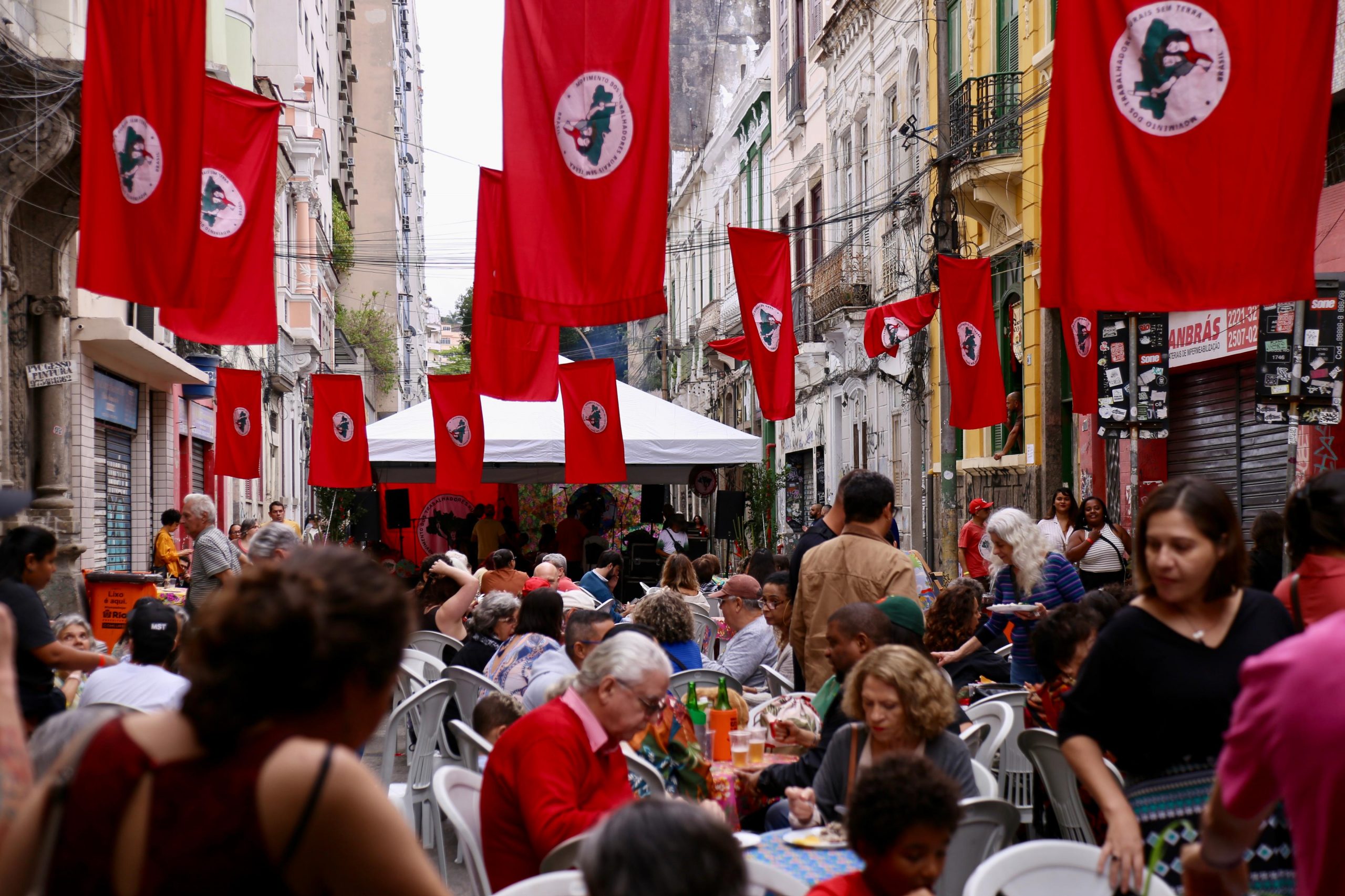 MST comemora sete anos do Armazém do Campo no Rio com música, comida orgânica e defesa da agricultura familiar