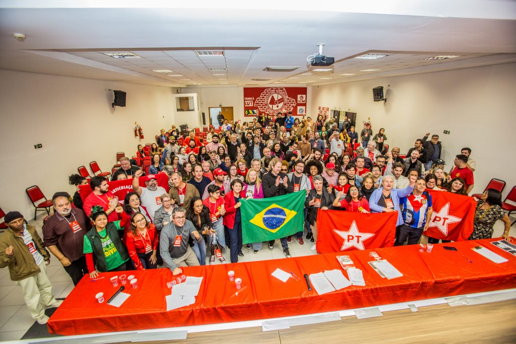 PT Paraná deve indicar candidato ao governo; pauta foi debatida durante o encontro estadual